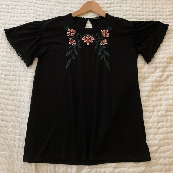 New without tags Floral Embroidery Top Small - Picture 5 of 9